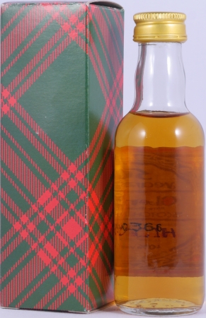 Glenlivet 1946 50 Years Miniature Gordon and MacPhail Rare Old Highland Single Malt Scotch Whisky 40.0%