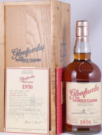 Glenfarclas 1976 30 Years Family Casks Refill Sherry Butt Cask No. 3111 Highland Single Malt Scotch Whisky 49.4%