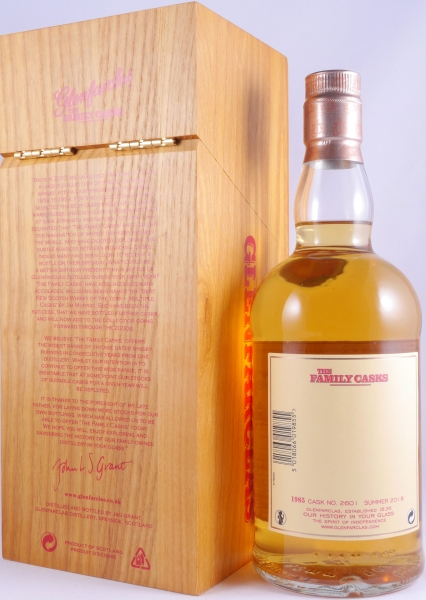 Glenfarclas 1985 33 Years The Family Casks Refill Sherry Hogshead Cask No. 2601 Highland Single Malt Scotch Whisky 43.6%