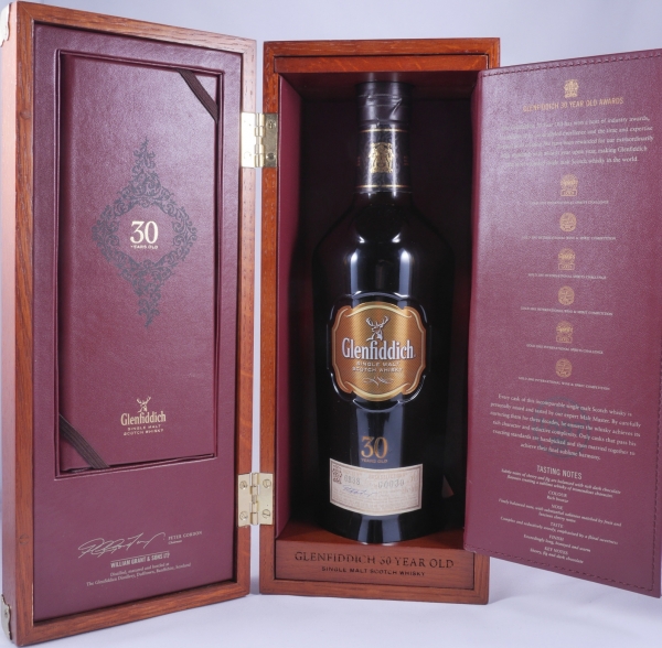 Glenfiddich 30 Years Cask Selection No. 00030 Release 2010 Speyside Single Malt Scotch Whisky Wooden Box 43.0%